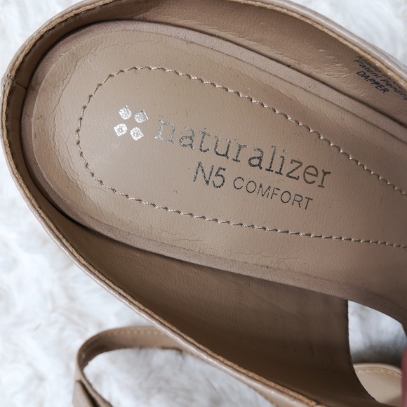 Nude Leather Strappy Open Toe Naturalizer Heels - Picture 2 of 7